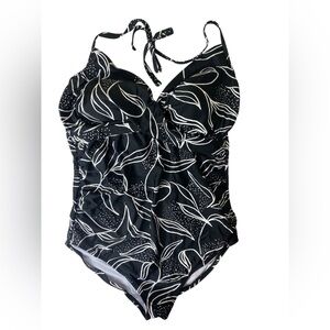 Isabel Maternity by Ingrid & Isabel L D\DD black and white one piece swimsuit